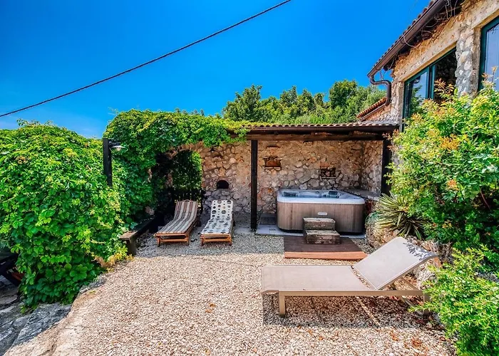 Вилла Lily Comfortable Вели-Иж